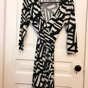 💰DRESS SALE: BUY ONE GET ONE. Banana Republic black & white wrap dress. Size M.